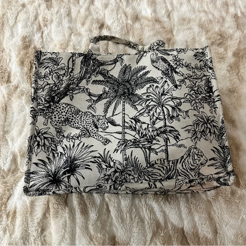 H&M Jacquard Tote in Jungle Print Bloggers Favorite - Picture 8 of 10